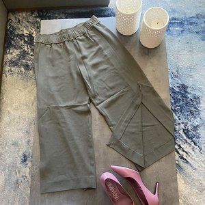Brand New "The Limited" Capri